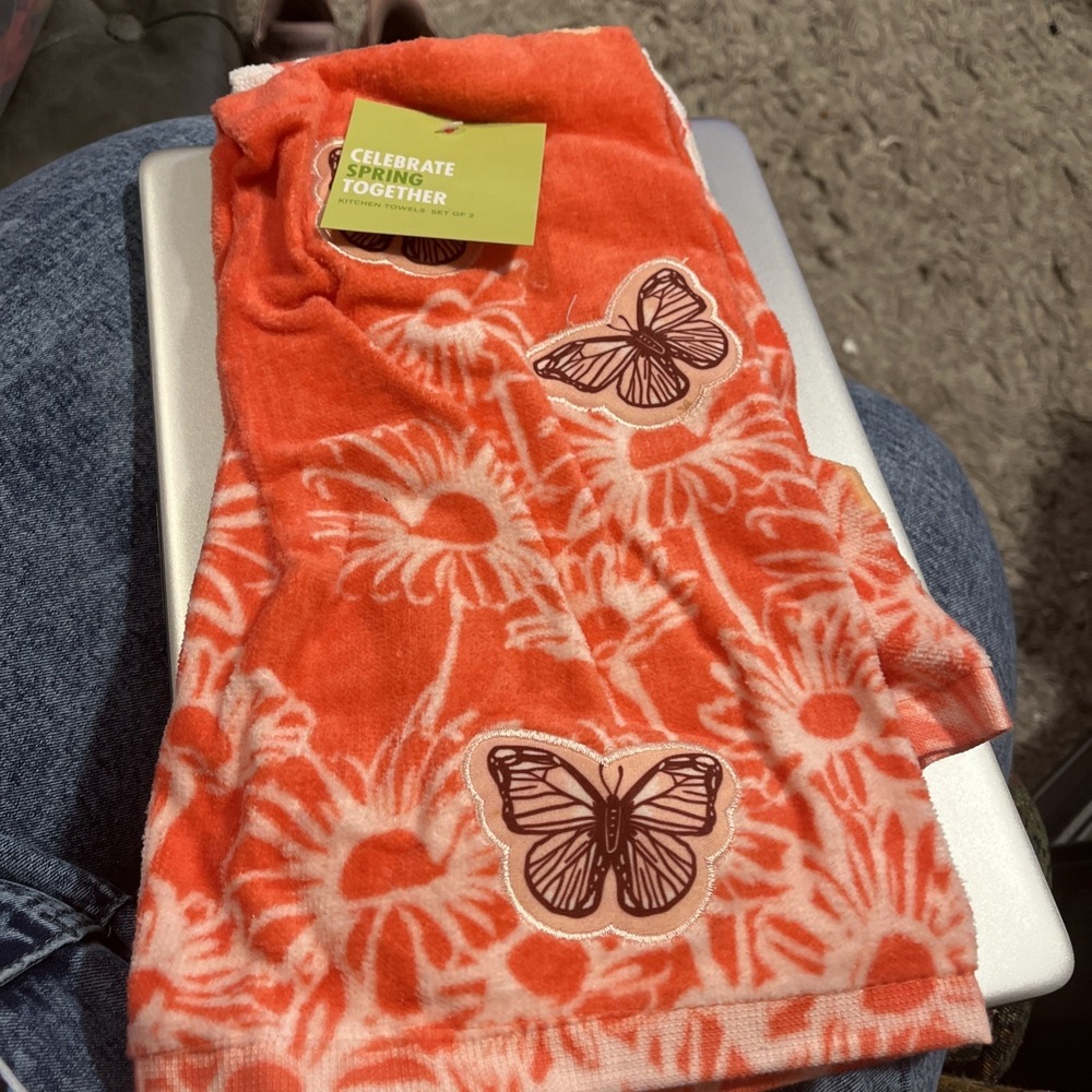 KOHL'S CELEBRATE SPRING TOGETHER BUTTERFLIES/DAISIES/ORANGE/WHITE 2 PC TOWELS
